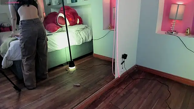 HollyPeach online show from 04-15-26, 07:40