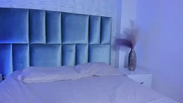 HollyPeach online show from 05-03-26, 04:54