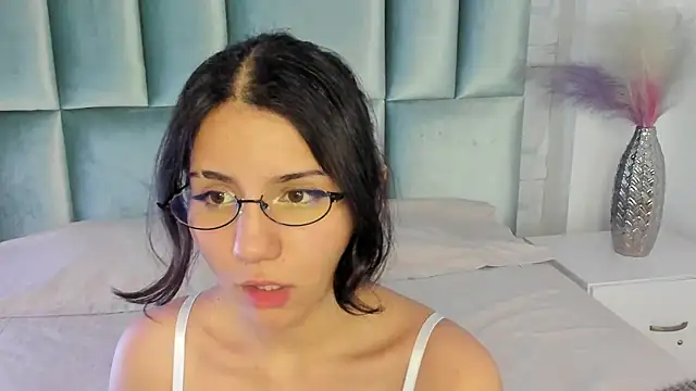 HollyPeach online show from 05-12-26, 08:15