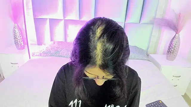 HollyPeach online show from 04-20-26, 07:37