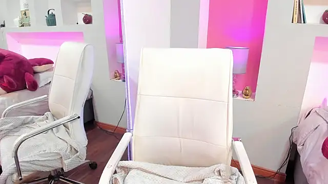 HollyPeach online show from 04-13-26, 07:40