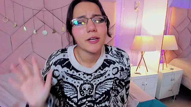 HollyPeach online show from 11-06-25, 08:18