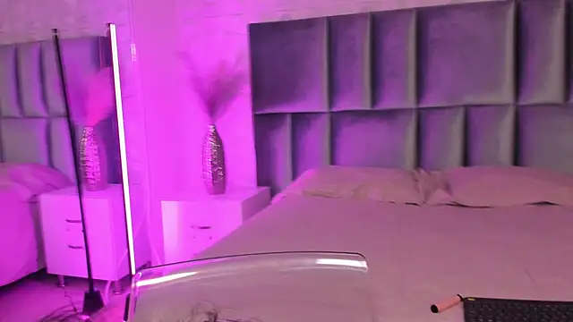 HollyPeach online show from 04-04-26, 01:06