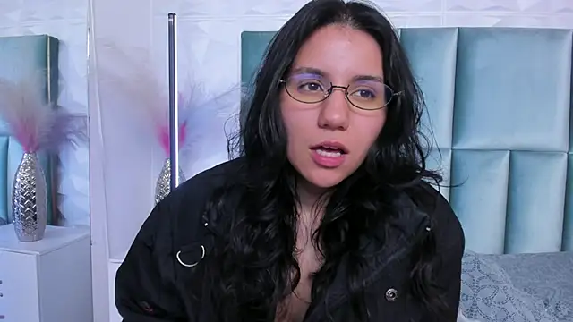 Snapshot of HollyPeach chatting on 06-29-26, 10:15 HollyPeach online show from 06-29-26, 10:15