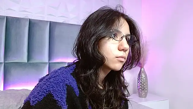 HollyPeach online show from 05-10-26, 06:21