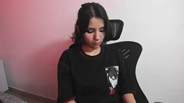 HollyPeach online show from 10-27-25, 12:39