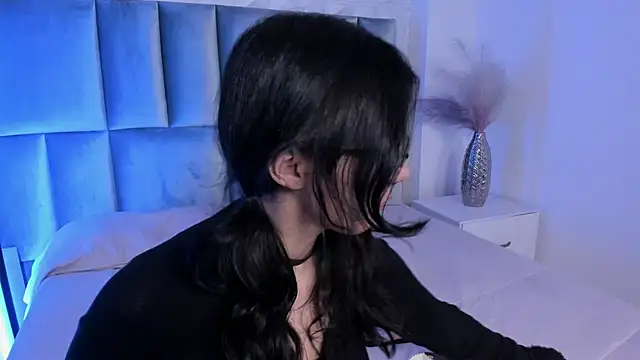 HollyPeach online show from 05-18-26, 07:51