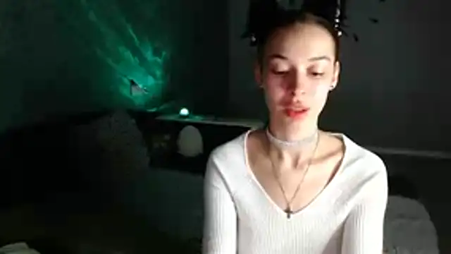 Daphne Darkthorn online show from 11-19-25, 08:20