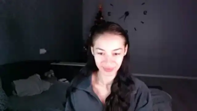 Daphne Darkthorn online show from 12-17-25, 04:17