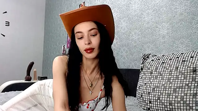 Snapshot of Daphne_Darkthorn chatting on 10-18-25, 03:08 Daphne Darkthorn online show from 10-18-25, 03:08