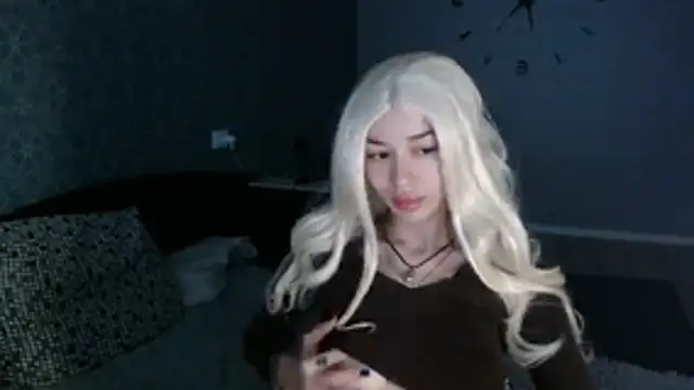 Daphne Darkthorn online show from 11-25-25, 05:19