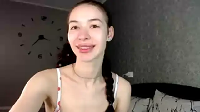 Daphne Darkthorn online show from 12-23-25, 02:33