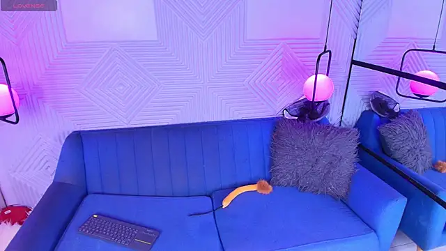 CinnamonHeat online show from 10-25-25, 11:09