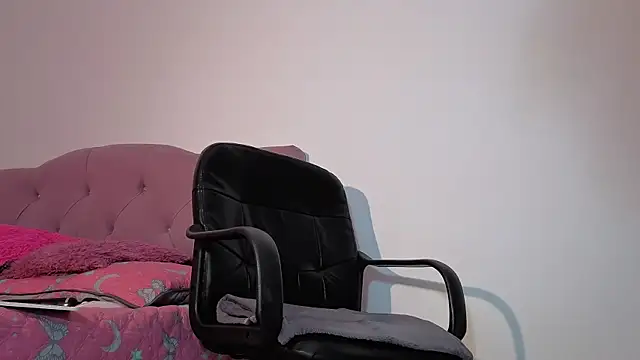 sexy natasha big ass online show from 10-14-25, 04:40