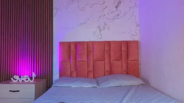 Snapshot of danna_peters chatting on 10-28-25, 08:30 danna peters online show from 10-28-25, 08:30