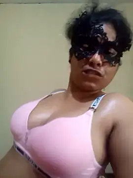 Expose Queen online show from 03-18-26, 05:43