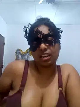 Expose Queen online show from 04-28-26, 05:06