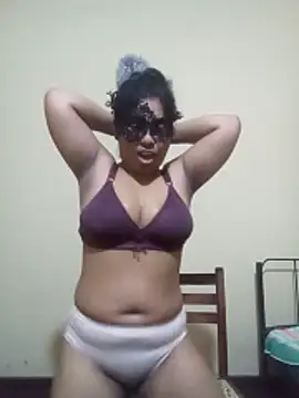 Expose Queen online show from 02-19-26, 05:10