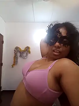 Expose Queen online show from 06-17-26, 08:03