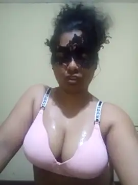 Expose Queen online show from 03-26-26, 05:00