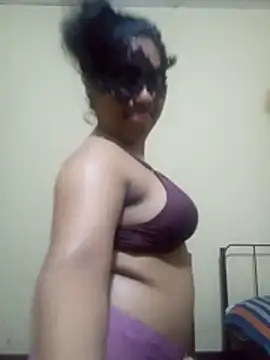 Expose Queen online show from 02-26-26, 04:18