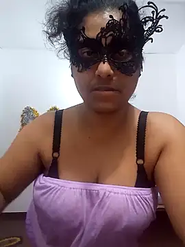 Expose Queen online show from 05-19-26, 07:43