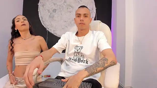 DerryAndIzzy online show from 10-12-25, 04:14