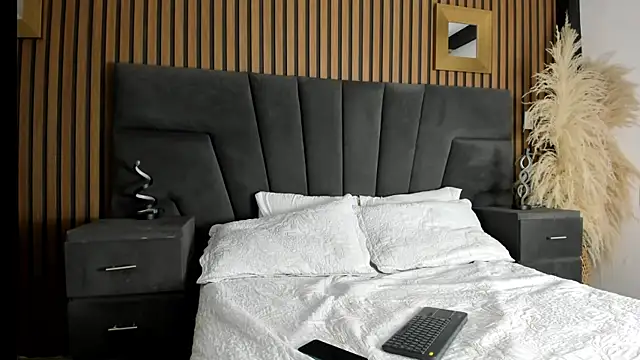 DerryAndIzzy online show from 01-15-26, 04:05