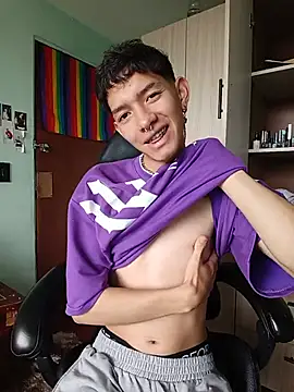 Snapshot of heyy_noah11 chatting on 07-18-26, 06:38 heyy noah11 online show from 07-18-26, 06:38
