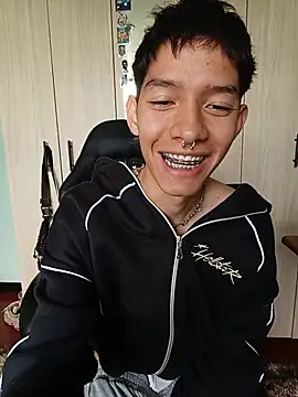 Snapshot of heyy_noah11 chatting on 07-16-26, 06:27 heyy noah11 online show from 07-16-26, 06:27