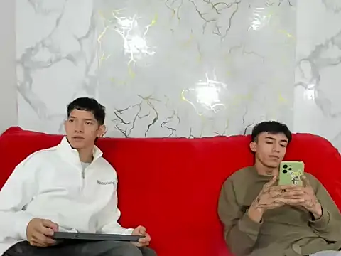 Snapshot of heyy_noah11 chatting on 06-30-26, 01:11 heyy noah11 online show from 06-30-26, 01:11