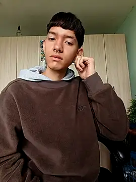 heyy noah11 online show from 04-17-26, 01:36