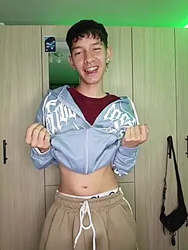 heyy noah11 online show from 11-18-25, 01:54