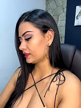 Snapshot of _Isabella_1 chatting on 10-25-25, 02:33 Isabella 1 online show from 10-25-25, 02:33