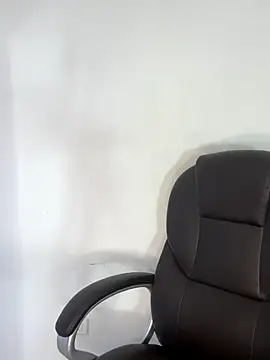 Snapshot of _Isabella_1 chatting on 12-17-25, 02:38 Isabella 1 online show from 12-17-25, 02:38