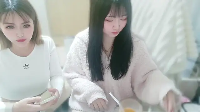 Snapshot of Hibikiii_ chatting on 10-31-25, 06:43 Hibikiii  online show from 10-31-25, 06:43