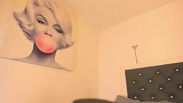 BiancaValentinna online show from 10-27-25, 09:05