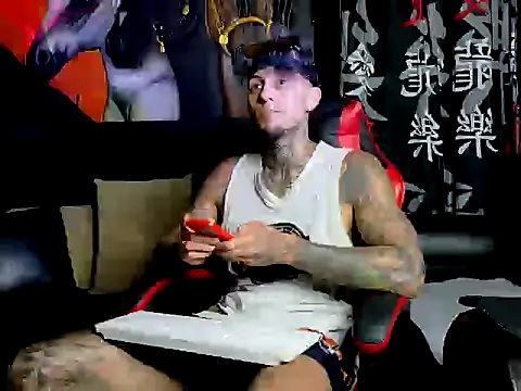 Snapshot of Molotov_Explosive chatting on 10-12-25, 12:34 Molotov Explosive online show from 10-12-25, 12:34