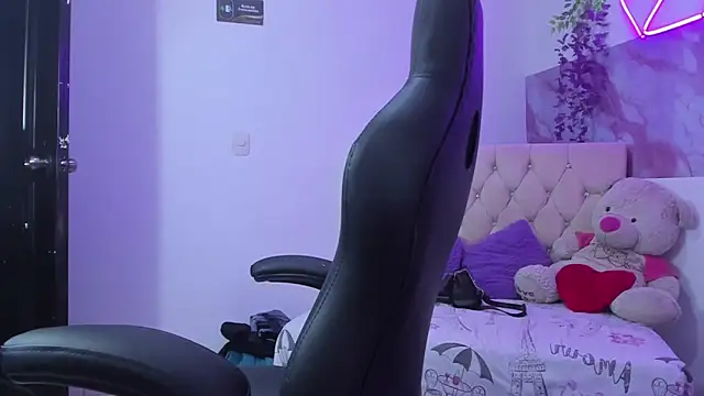 Sofi And Santy online show from 04-18-26, 02:58