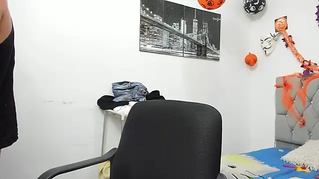 Sofi And Santy online show from 11-08-25, 01:53