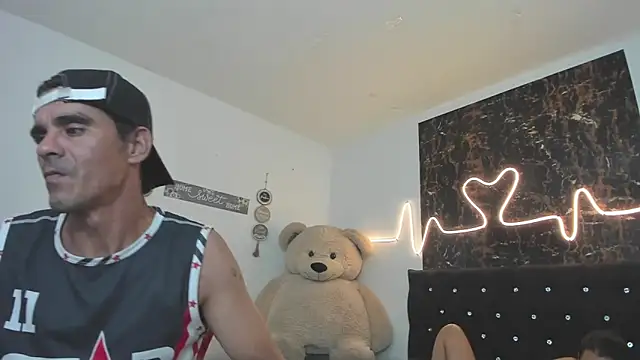 Sofi And Santy online show from 05-30-26, 11:49