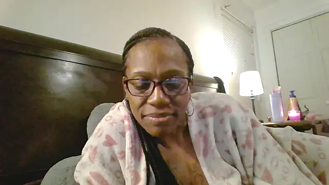 SweetCandy85 online show from 10-16-25, 02:42