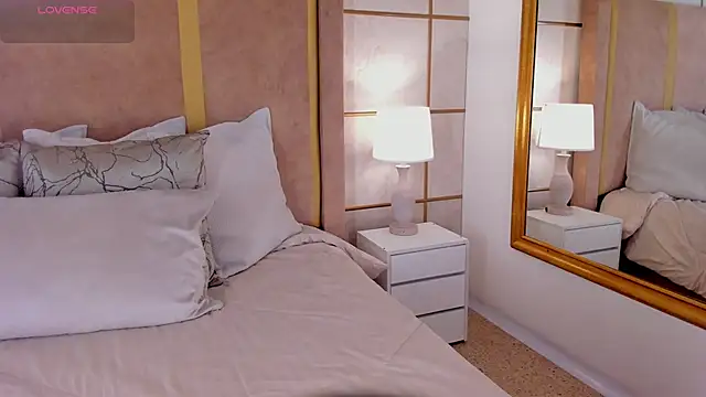 Snapshot of lyrabellini chatting on 02-25-26, 11:21 lyrabellini online show from 02-25-26, 11:21