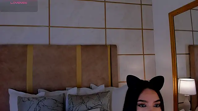 Snapshot of lyrabellini chatting on 02-27-26, 11:43 lyrabellini online show from 02-27-26, 11:43