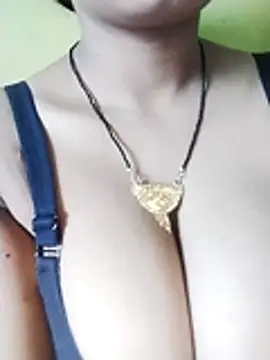 kiara-simmi online show from 10-29-25, 03:38