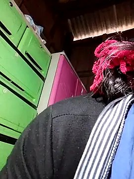 sweet lara33 online show from 10-12-25, 07:21