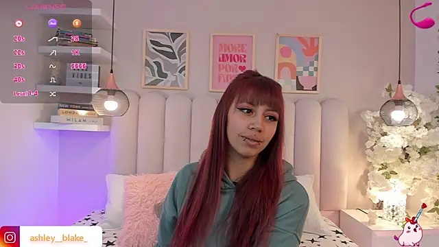 Isabella  gonzalez  online show from 11-25-25, 03:18