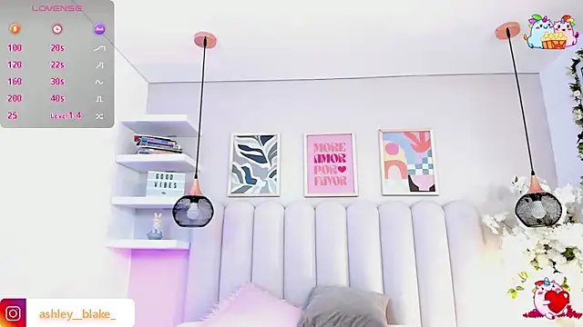 Isabella  gonzalez  online show from 12-23-25, 03:28