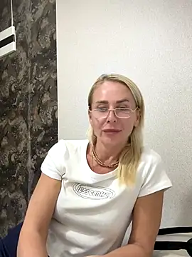 ElenabonyX online show from 10-31-25, 11:18