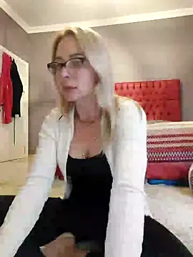 ElenabonyX online show from 02-18-26, 05:09